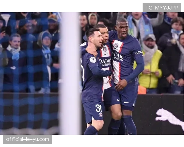 巴黎圣日耳曼4-0大胜特鲁瓦,姆巴佩两射一传,球队控球率高达72%。 巴黎圣日耳曼4-0大胜特鲁瓦,姆巴佩两射一传,球队控球率高达72%。