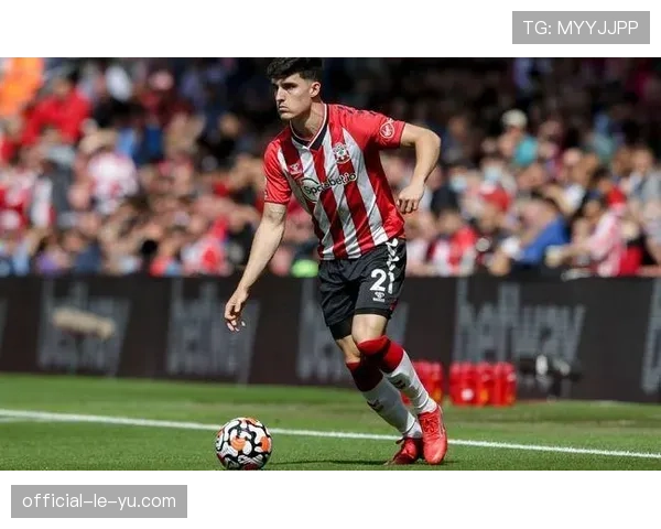 英超计划引入AI辅助训练系统，可针对对手进攻模式生成定制化防守演练方案